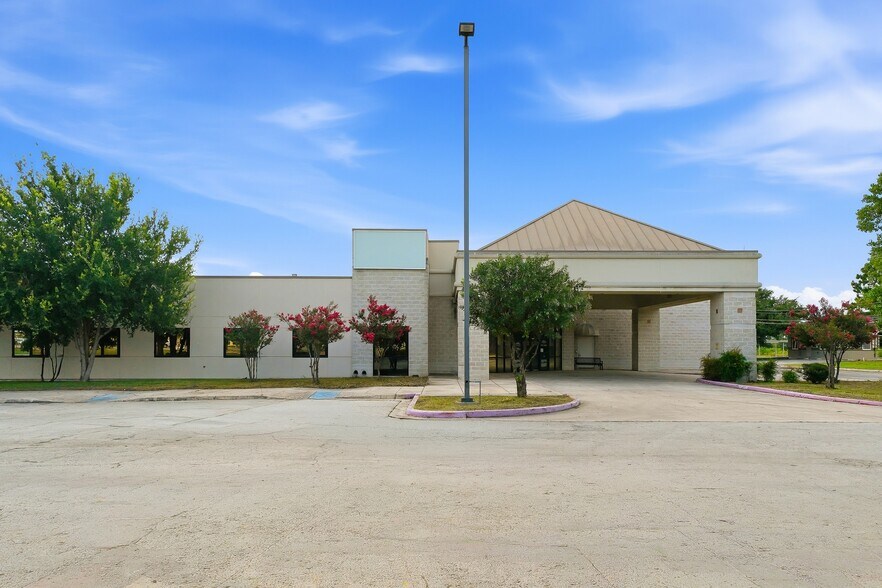 7400 Barlite Blvd, San Antonio, TX à louer - Photo de l’immeuble – Image 3 sur 21