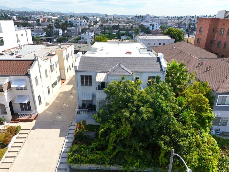 328 N Mariposa Ave, Los Angeles, CA à vendre - Photo de l’immeuble – Image 2 sur 7
