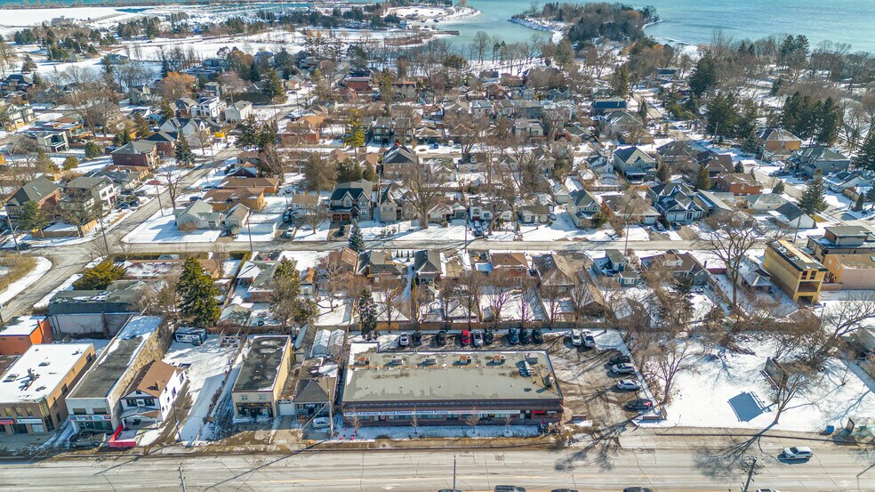 600 Lakeshore Rd E, Mississauga, ON à vendre - Photo de l’immeuble – Image 2 sur 9