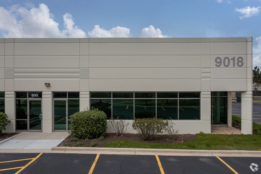 9018 Heritage Pky, Woodridge, IL à louer - Photo de l’immeuble – Image 2 sur 8