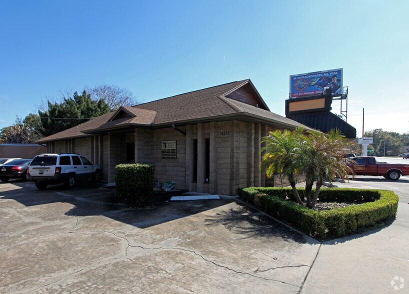 4215 Edgewater Dr, Orlando, FL à louer - Photo de l’immeuble – Image 1 sur 25