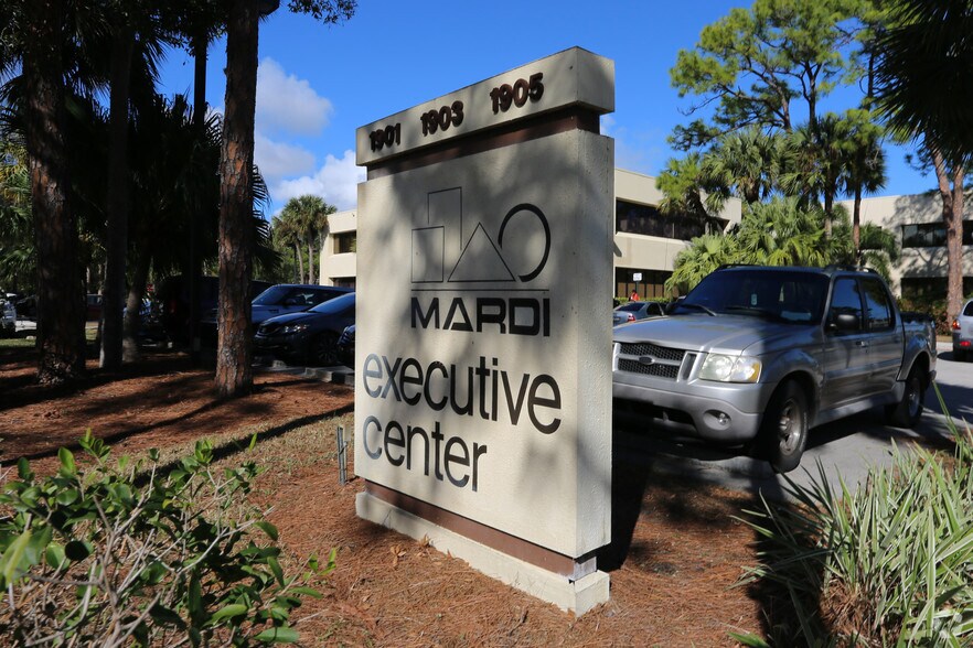 1905 S 25th St, Fort Pierce, FL à louer - Photo de l’immeuble – Image 1 sur 8