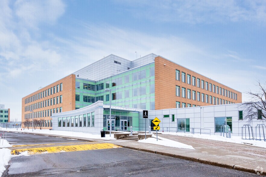 2341 Boul Alfred-Nobel, Saint-Laurent, QC à louer - Photo principale – Image 1 sur 9