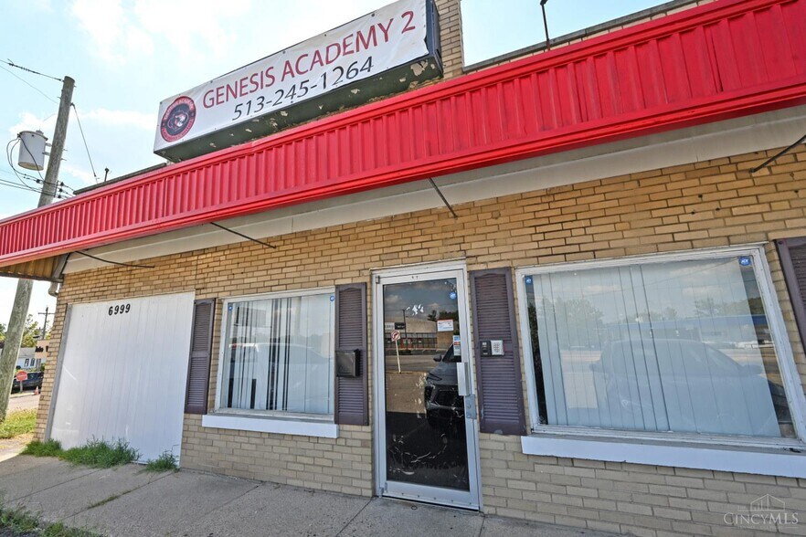 6999-7001 Colerain Ave, Cincinnati, OH à louer - Photo de l’immeuble – Image 2 sur 4