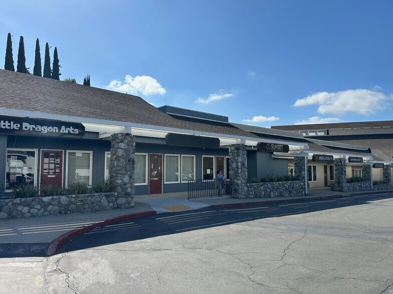 800-880 N Diamond Bar Blvd, Diamond Bar, CA à louer - Photo de l’immeuble – Image 3 sur 11