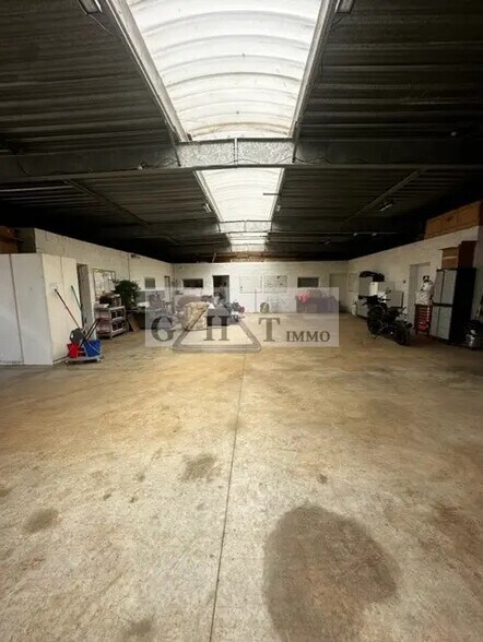 Bureau dans Vaux-le-Pénil à louer - Photo de l’immeuble – Image 3 sur 7