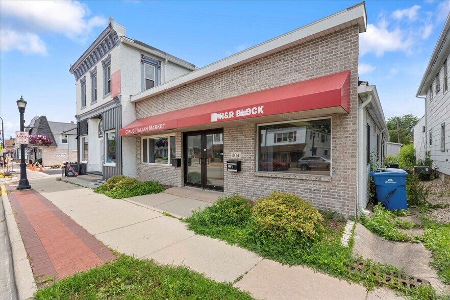 200 & 204 W Main St, Waunakee, WI à vendre - Photo de l’immeuble – Image 2 sur 35