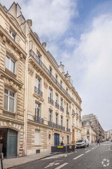 81 Rue De Monceau, Paris à louer - Photo de l’immeuble – Image 2 sur 3