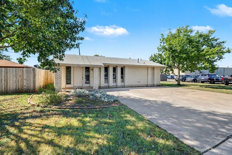 2406 Dawn Dr, Georgetown, TX à vendre - Photo principale – Image 1 sur 21