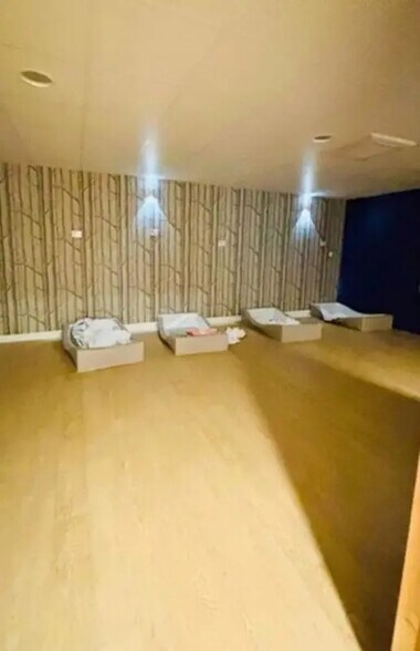 Local commercial dans Saint-Germain-en-Laye à louer - Photo intérieure – Image 3 sur 6