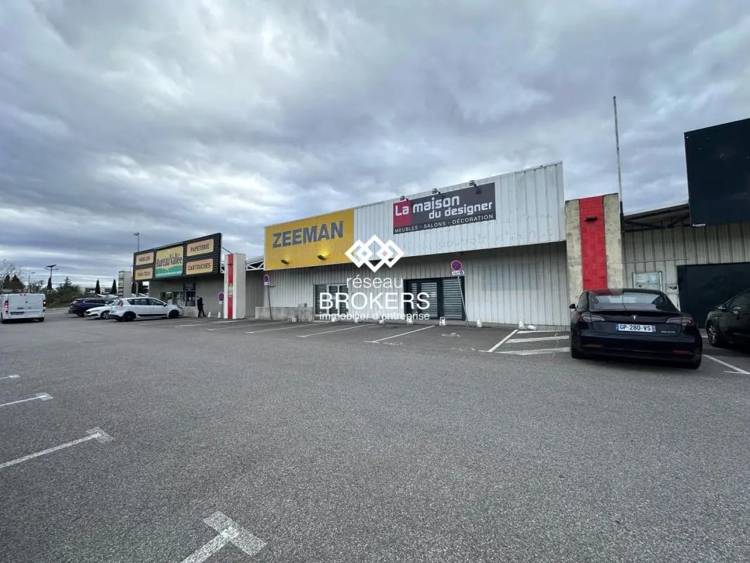 Local commercial dans Narbonne à louer Photo de l’immeuble– Image 1 sur 2