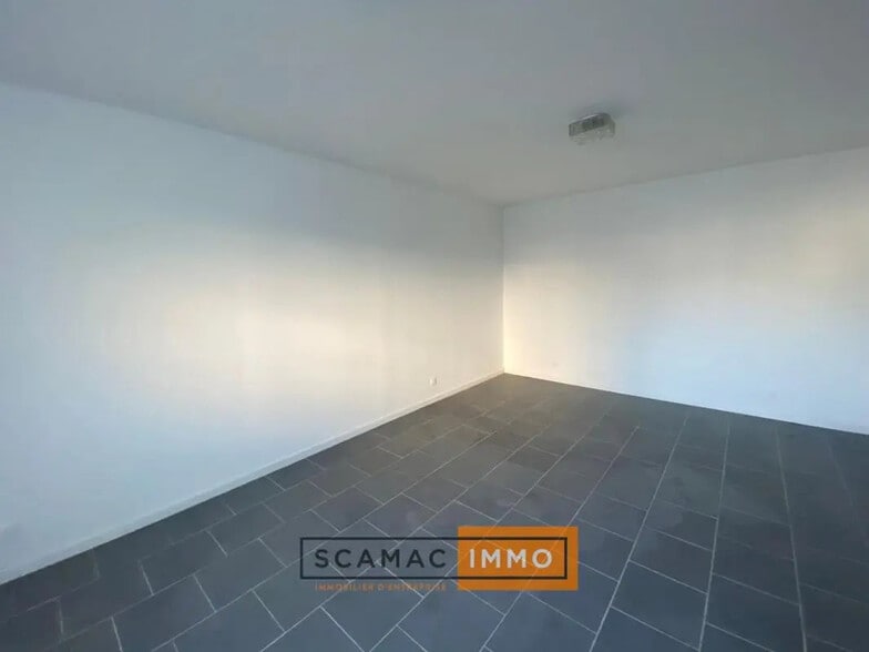 Bureau dans Gémenos à louer - Photo de l’immeuble – Image 2 sur 5