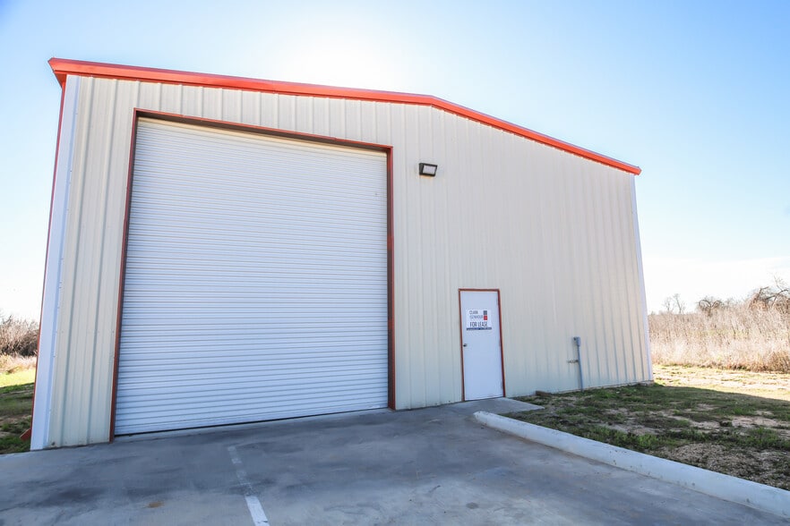 11378 SH-21, Caldwell, TX à louer - Photo de l’immeuble – Image 3 sur 6