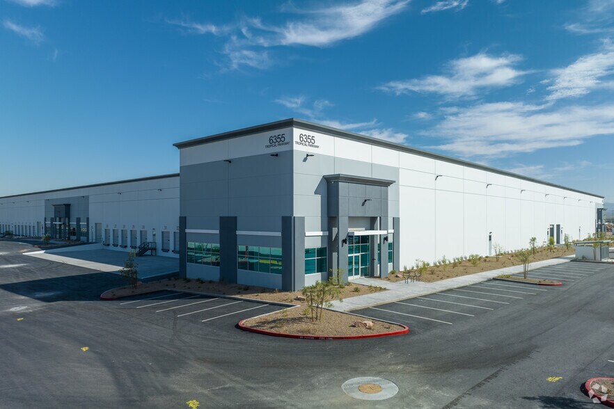 6355 E Tropical Pky, Las Vegas, NV à louer - Photo principale – Image 1 sur 4