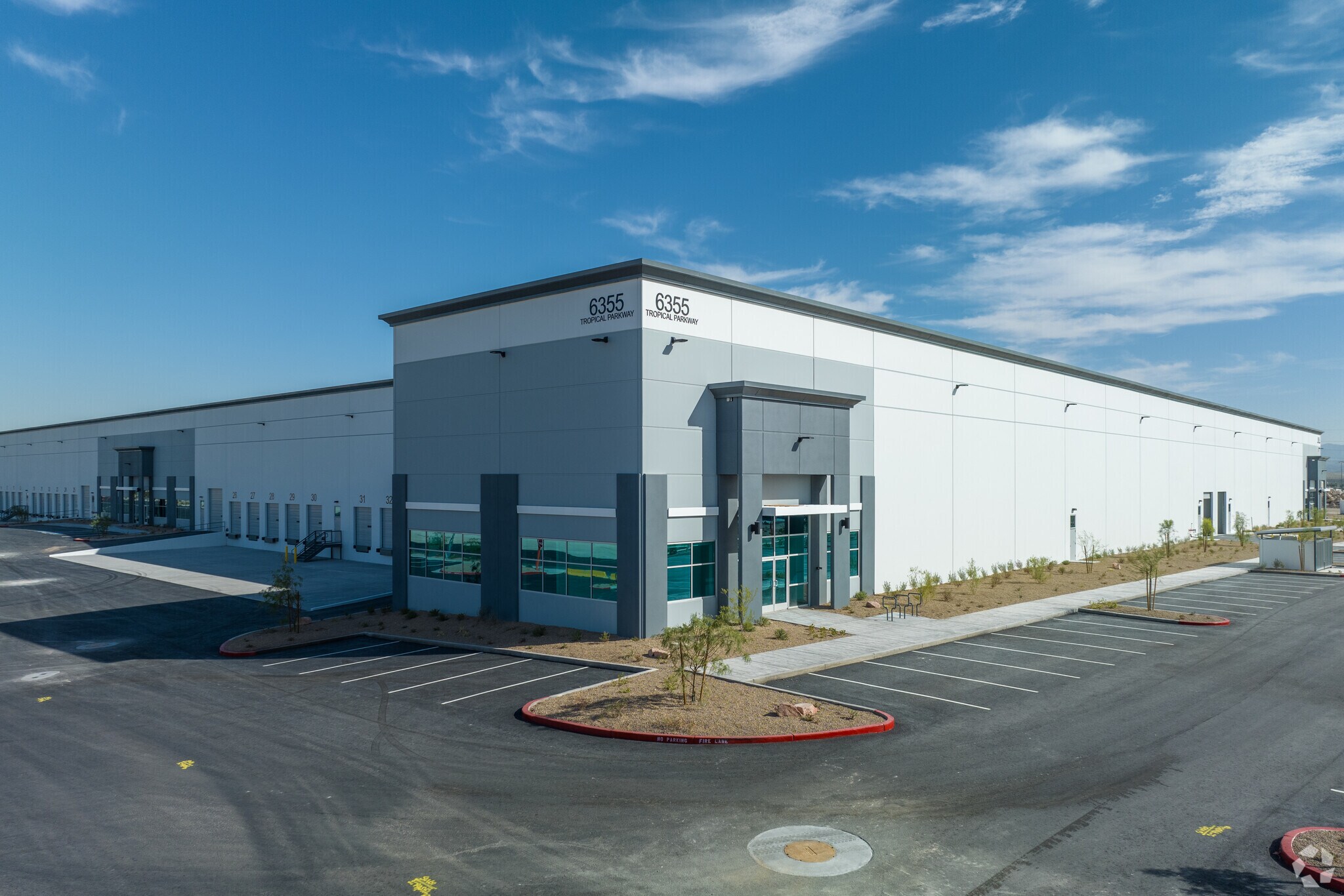 6355 E Tropical Pky, Las Vegas, NV à louer Photo principale– Image 1 sur 5