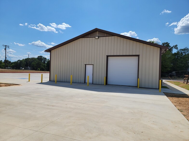 1604 S Moody St, White Oak, TX à louer - Photo de l’immeuble – Image 2 sur 10