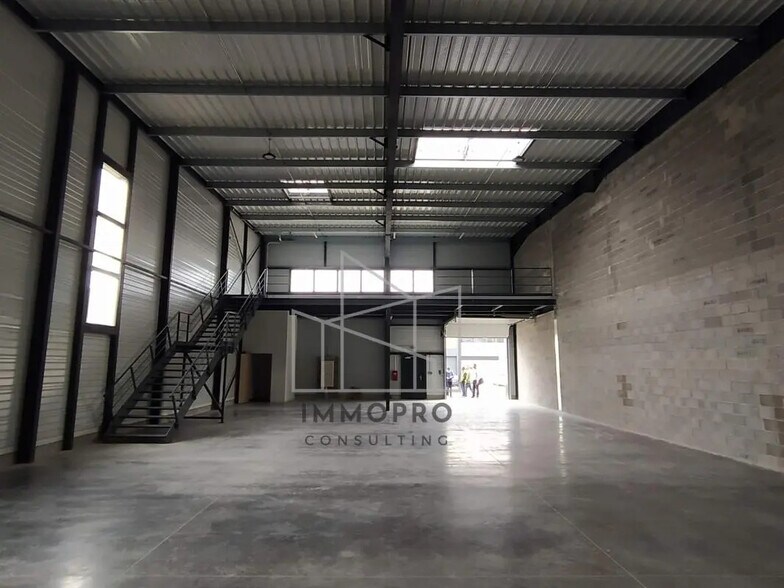 Local d'activités dans Évreux à vendre - Photo de l’immeuble – Image 1 sur 2