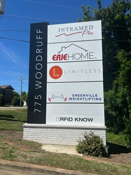 775 Woodruff Rd, Greenville, SC à louer - Photo de l’immeuble – Image 2 sur 8