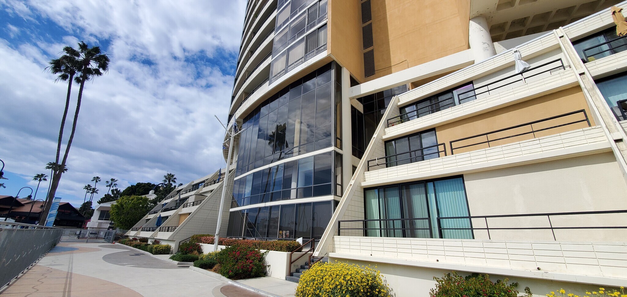 4333 Admiralty Way, Marina Del Rey, CA à louer Photo principale– Image 1 sur 5