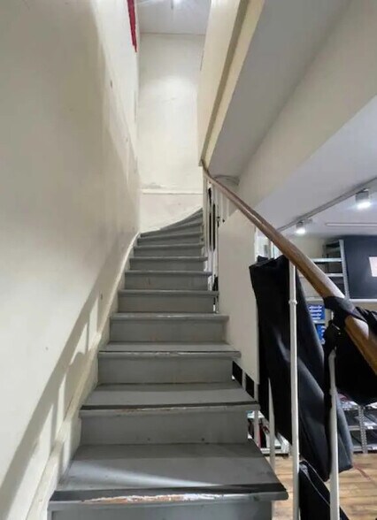 Local commercial dans Paris à louer - Photo intérieure – Image 3 sur 8