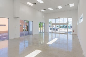 1544 E Commercial Blvd, Oakland Park, FL à louer Photo intérieure– Image 1 sur 6