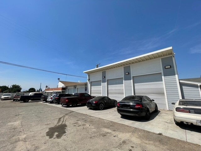 803 E Holt Ave, Ontario, CA à vendre - Photo de l’immeuble – Image 3 sur 16