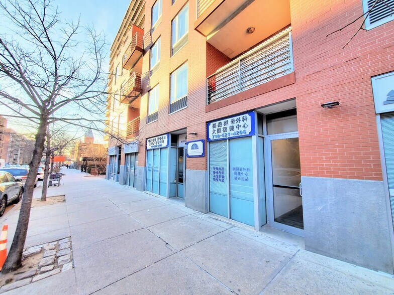 38-34 Parsons Blvd, Flushing, NY à vendre - Photo de l’immeuble – Image 2 sur 5