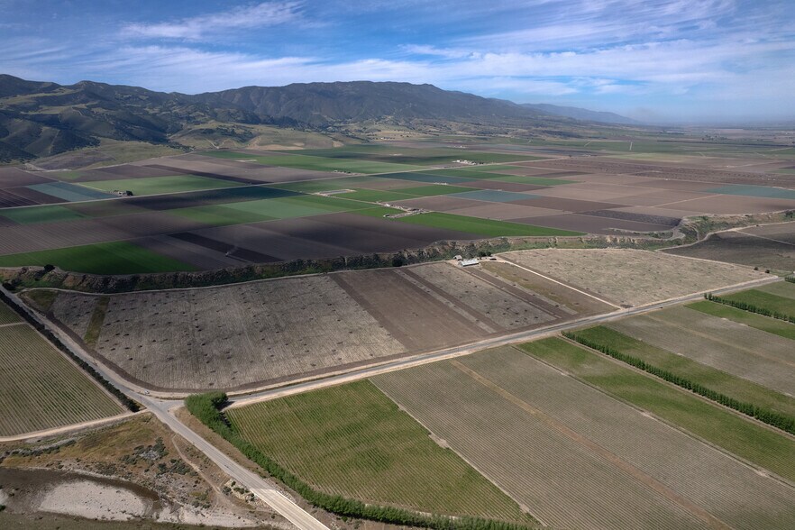 41460 Los Coches Rd, Soledad, CA à vendre - Photo de l’immeuble – Image 2 sur 11