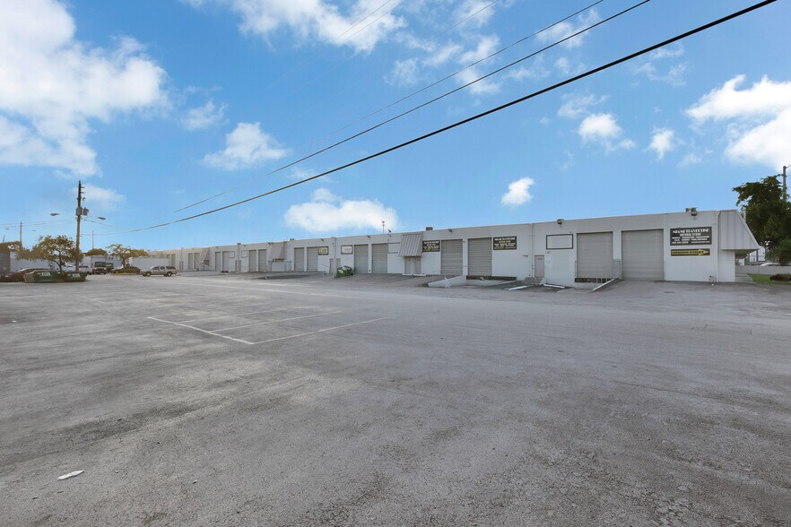 5501-5595 NW 72nd Ave, Miami, FL à louer - Photo de l’immeuble – Image 3 sur 5