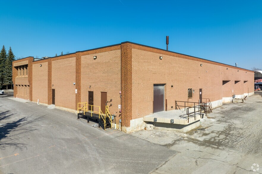 21 Rodinea Rd, Vaughan, ON à louer - Photo de l’immeuble – Image 2 sur 5