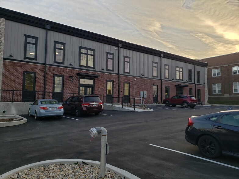 120-180 W Main St, Danville, IN à louer - Photo de l’immeuble – Image 3 sur 7