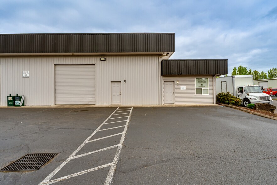 4224 W 7th Ave, Eugene, OR à louer - Photo de l’immeuble – Image 2 sur 13