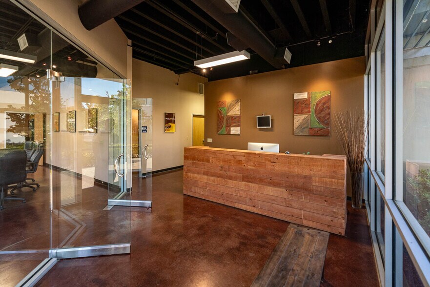 29033 Avenue Sherman, Valencia, CA à vendre - Photo de l’immeuble – Image 2 sur 24