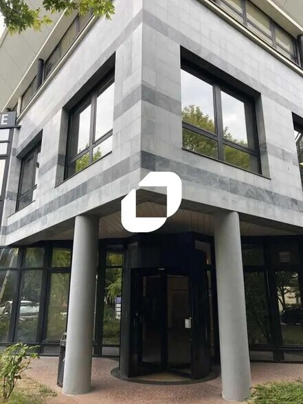 Bureau dans Gennevilliers à louer - Photo de l’immeuble – Image 1 sur 23