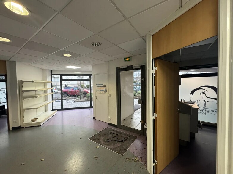 Local commercial dans Chatou à louer - Photo intérieure – Image 3 sur 9