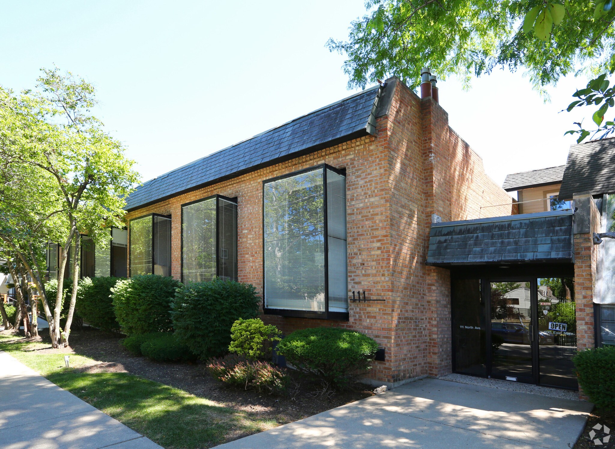 111 North Ave, Barrington, IL à louer Photo principale– Image 1 sur 19