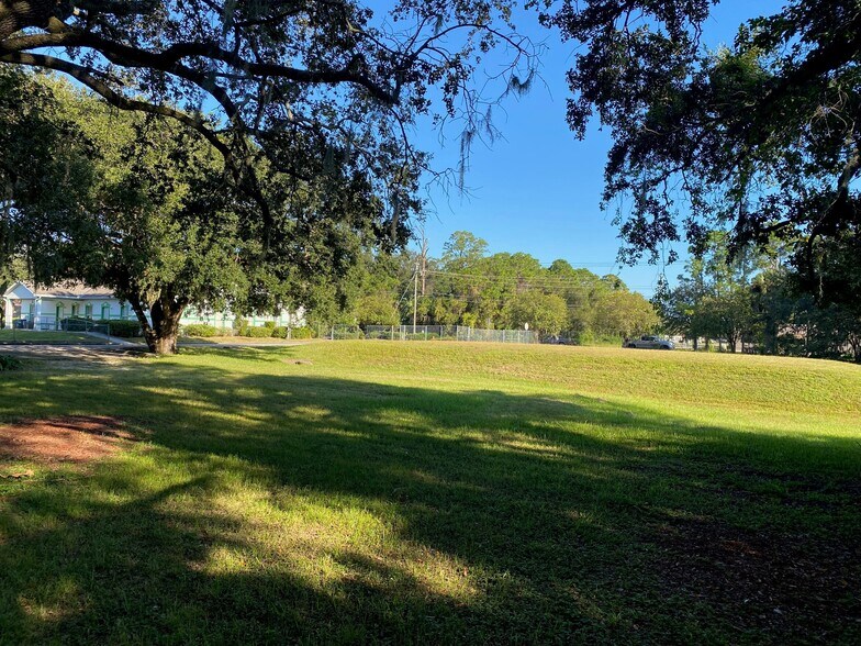 9065 Ellis Rd, Melbourne, FL à vendre - Photo de l’immeuble – Image 3 sur 11