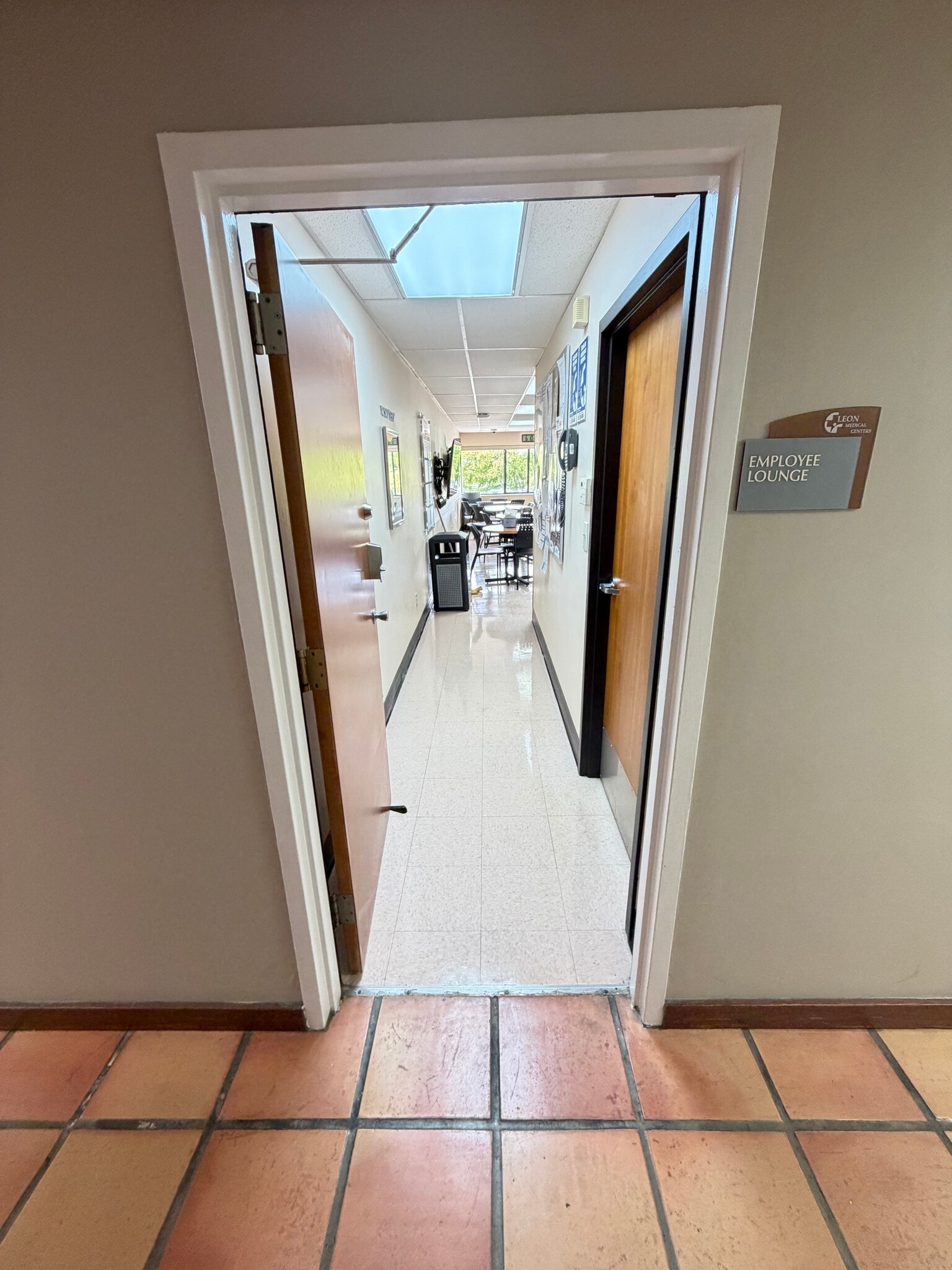 8874-8896 SW 24th St, Miami, FL à louer Photo intérieure– Image 1 sur 9