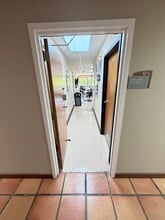 8874-8896 SW 24th St, Miami, FL à louer Photo intérieure– Image 1 sur 9