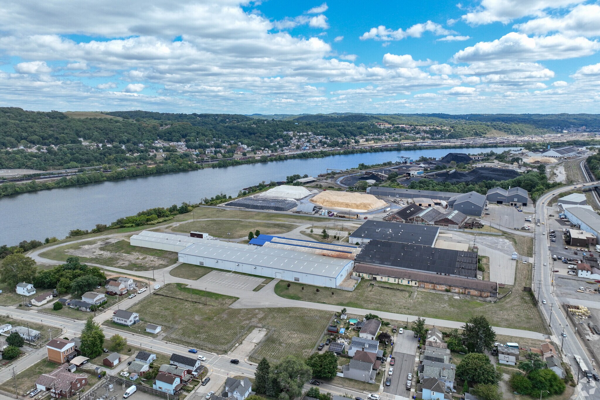 1729 Pennsylvania Ave, Monaca, PA à louer Photo principale– Image 1 sur 32