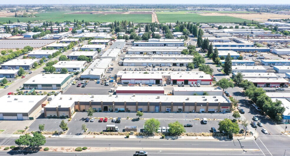 5816 E Shields Ave, Fresno, CA à louer - Photo de l’immeuble – Image 2 sur 6