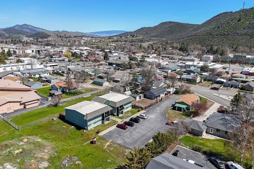 Yreka 66 LLC-Yreka CA portefeuille de 15 biens à vendre sur LoopNet.fr - Photo de l’immeuble – Image 3 sur 39