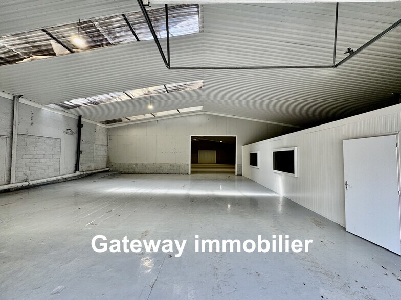 Industriel/Logistique dans Riom à vendre - Photo de l’immeuble – Image 3 sur 10