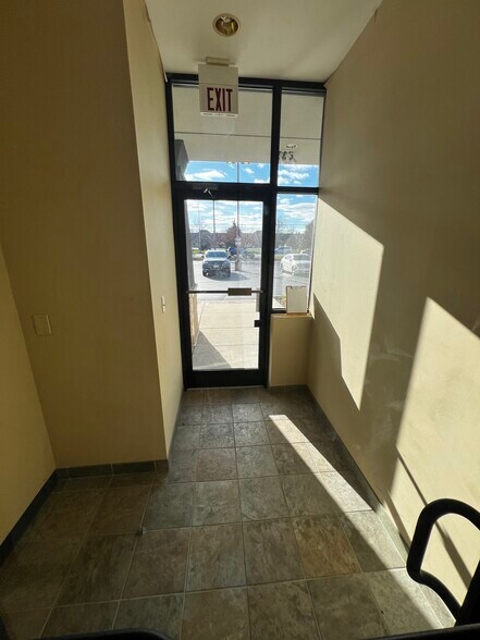 1504 Essington Rd, Joliet, IL à louer - Photo intérieure – Image 3 sur 17