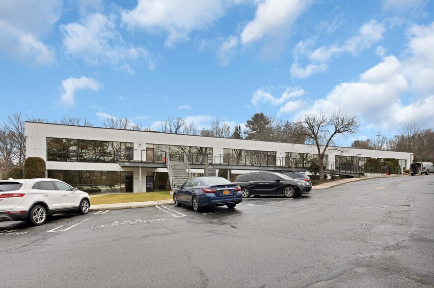 1 Executive Blvd, Suffern, NY à vendre - Photo de l’immeuble – Image 2 sur 19
