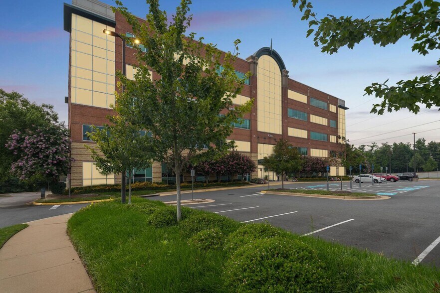 6354 Walker Ln, Alexandria, VA à louer - Photo de l’immeuble – Image 1 sur 1