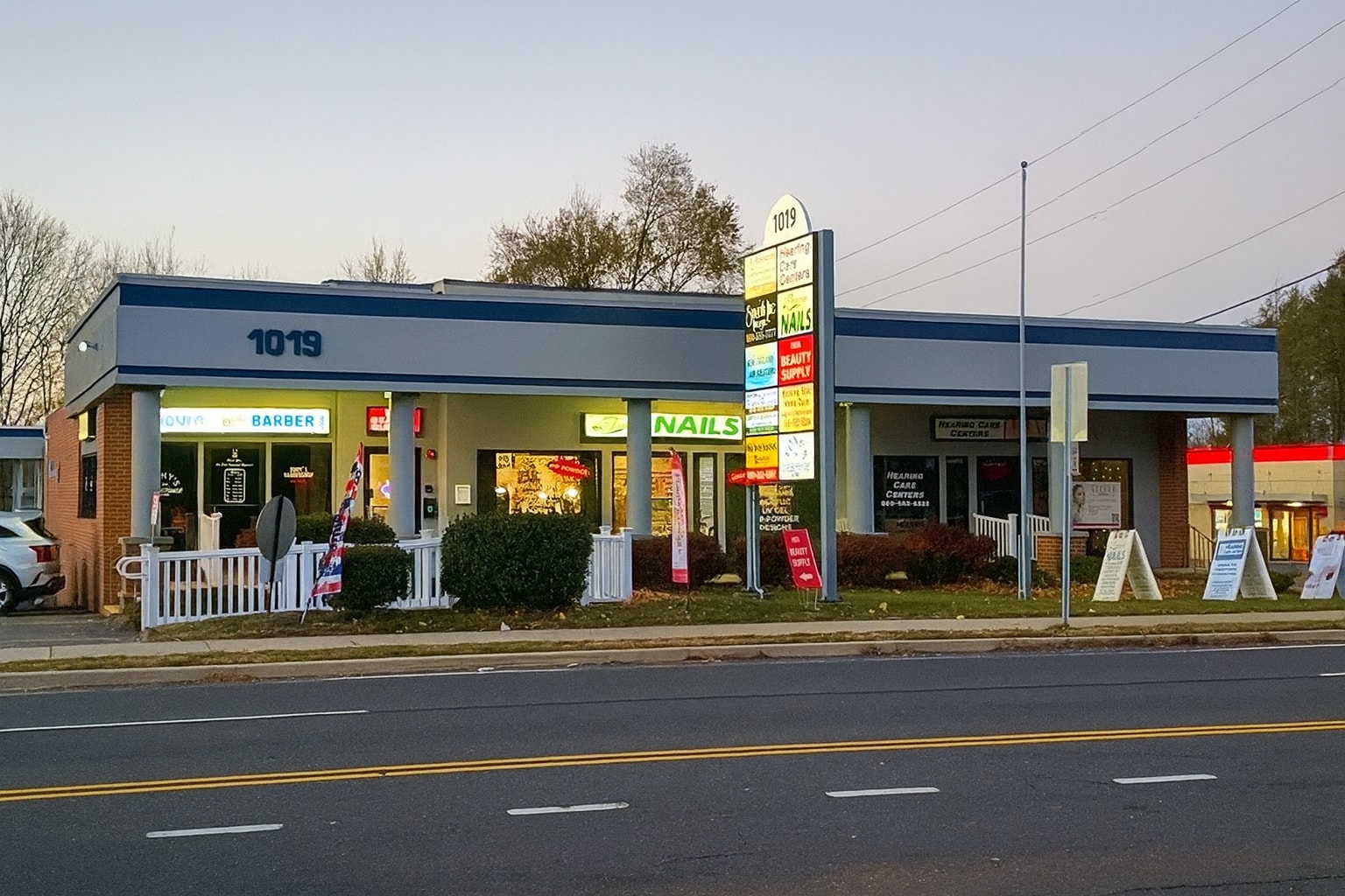 1019 Farmington Ave, Bristol, CT à louer Photo principale– Image 1 sur 23