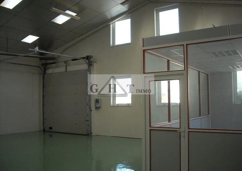Bureau dans SAINT-OUEN-L'AUMONE à louer - Photo intérieure – Image 1 sur 3
