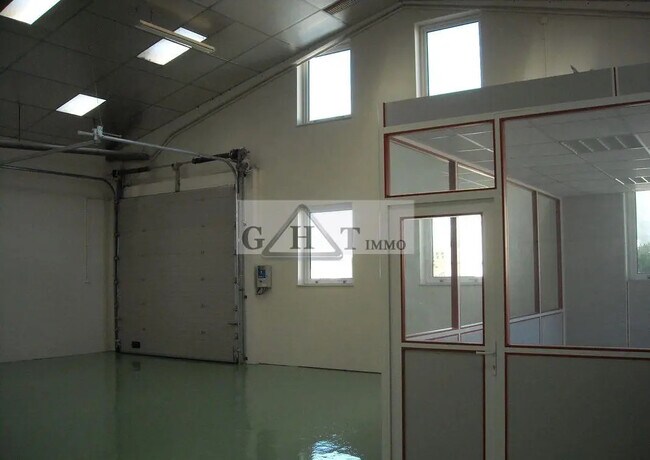 Plus de détails pour Bureau, Industriel/Logistique à louer