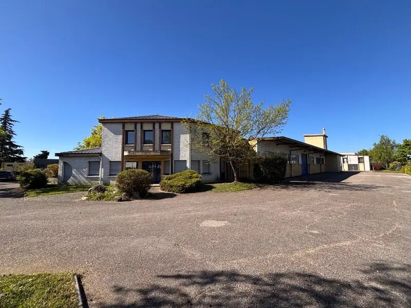 Bureau dans Lentilly à louer Photo de l’immeuble– Image 1 sur 12